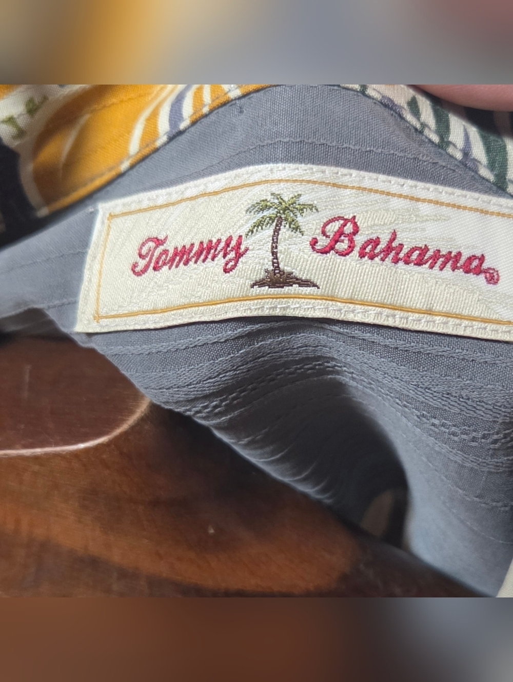 Tommy Bahamas 100% Silk Floral Tropical Hawaiian Aloha Button Shirt Size Large - Picture 4 of 5